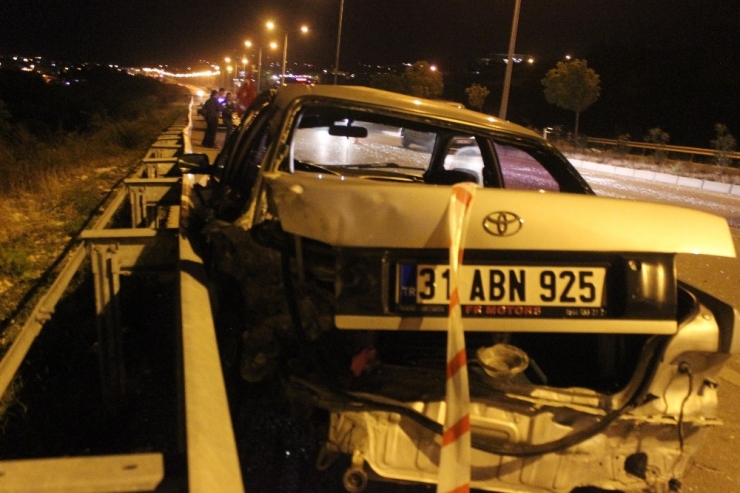 Kontrolden Çıkan Otomobil İki Araca Çarptı: 2 Yaralı