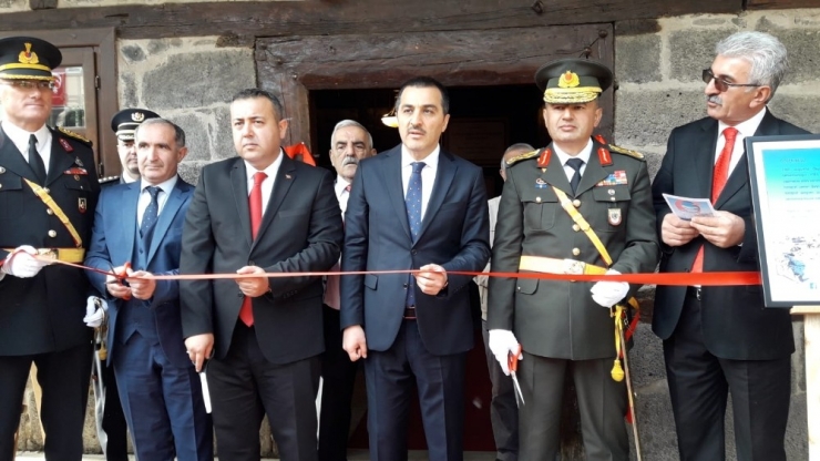 Kars’ta “Fotoğraf Diliyle Kars” Fotoğraf Sergisi Açıldı