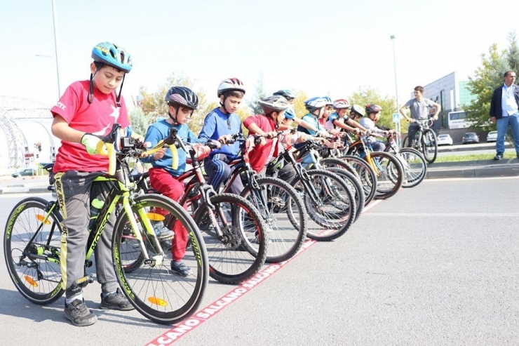 29 Ekim Cumhuriyet Kupası Bisiklet Turnuvası Nefes Kesti