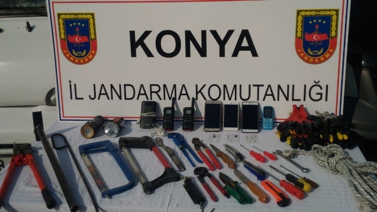 Kablo Hırsızları Jandarmadan Kaçamadı