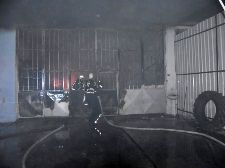 Traktör Tamirhanesi Küle Döndü