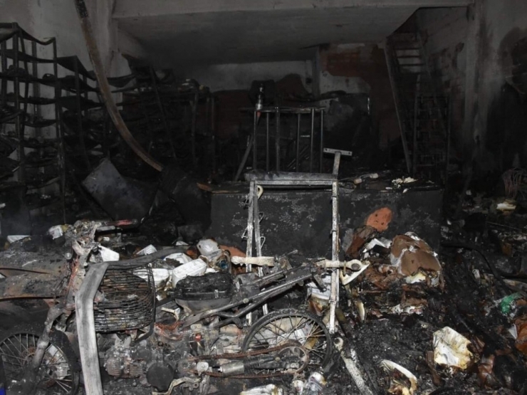 Traktör Tamirhanesi Küle Döndü