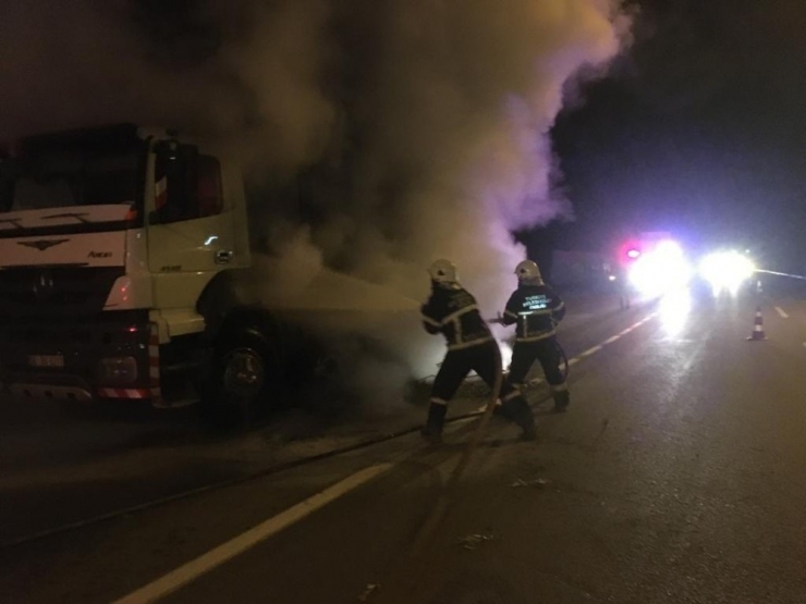 Fren Balatası Isınan Kamyon Yandı
