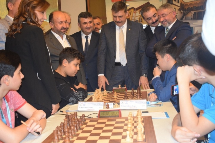 Dünya 16 Yaş Altı Satranç Olimpiyatları Başladı