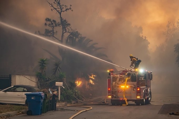 Kaliforniya Orman Yangınlarıyla Mücadele Ediyor