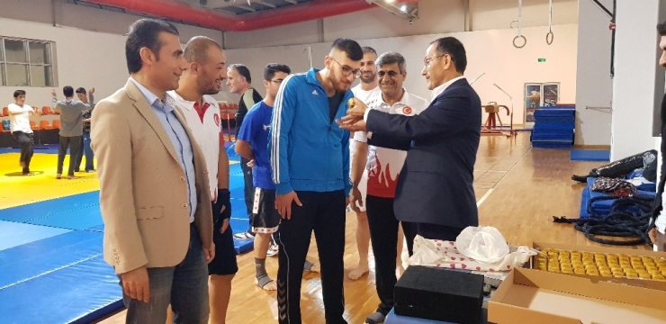 Başkan Dağtekin Avrupa’da Derece Yapan Sporcularla Bir Araya Geldi