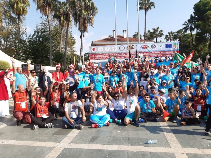 Eskişehirli Otizmli Çocuklar Alanya’dan Başarı Ödülleri İle Döndüler