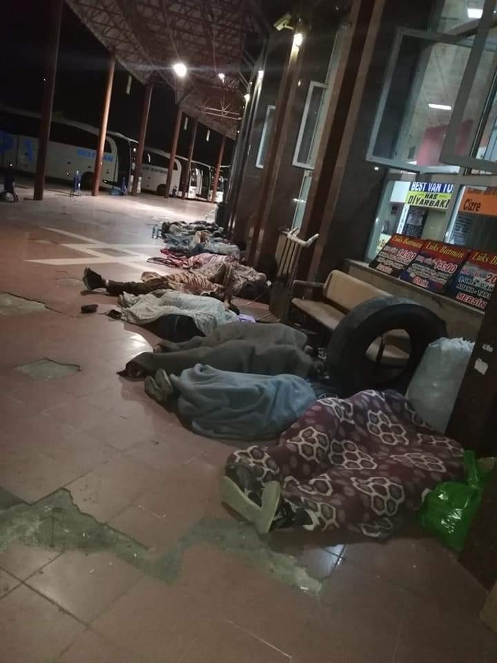 33 Düzensiz Göçmen Otogarda Bırakıldı