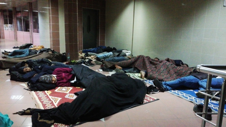 33 Düzensiz Göçmen Otogarda Bırakıldı