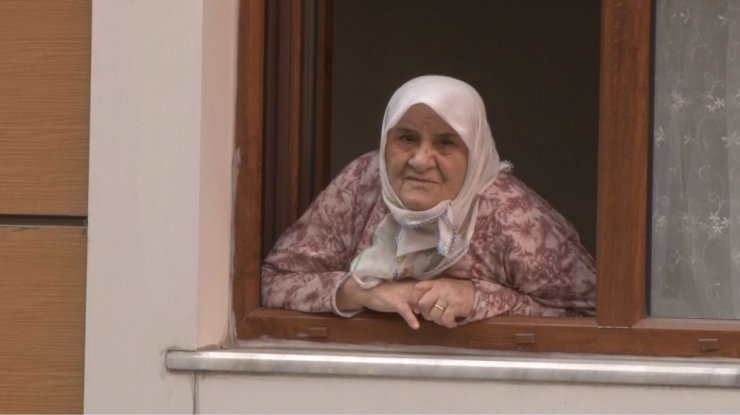 Beyoğlu’nda Binaya Çarpan Minibüs Vatandaşları Korkuttu