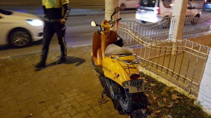 Direksiyon Hakimiyetini Kaybedip Düşen Motosikletli Ağır Yaralandı