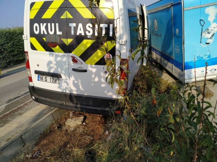 Bursa’da Servis Minibüsü Öğrencilerin Arasına Daldı...liseli Öğrencinin Okul Yolunda Can Verdiği Kaza Kamerada