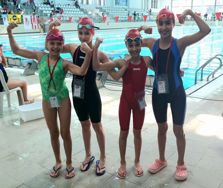 Cumhuriyet İçin Yüzdüler