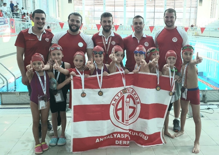 Cumhuriyet İçin Yüzdüler