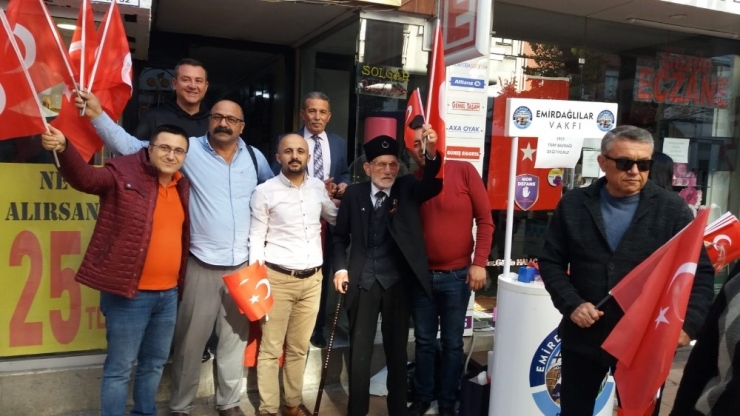 Emirdağlılar Eğitim Ve Kültür Vakfı Bin 923 Adet Türk Bayrağı Dağıttı