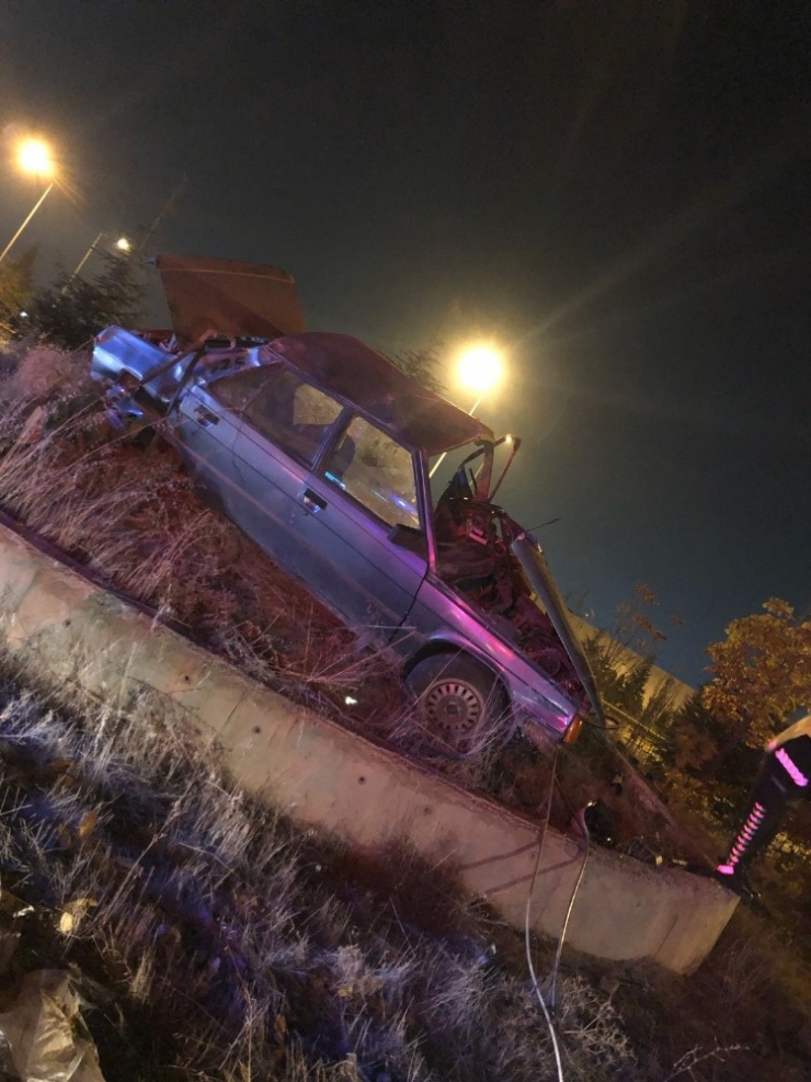 Polisten Kaçan Araç Devrildi, 2 Kişi Ağır Yaralandı