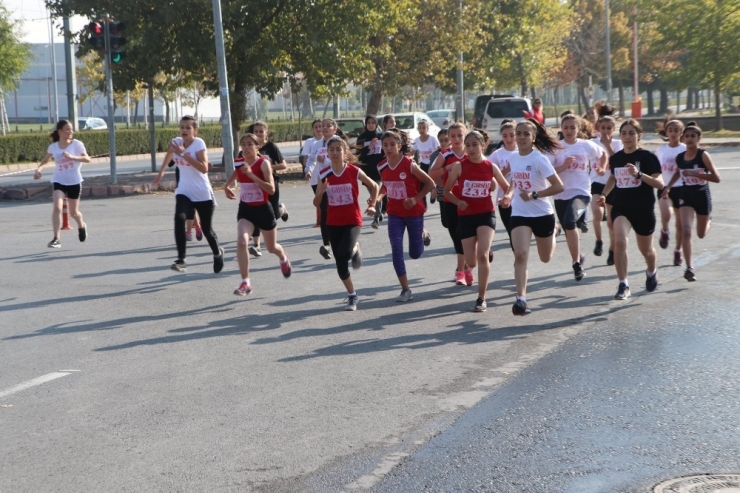 Atletler 29 Ekim Cumhuriyet Kupası İçin Yarıştı