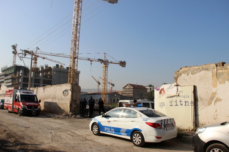 İşçilerden Vinç Tepesinde Maaş Eylemi