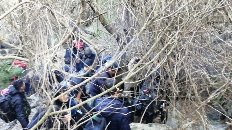 İzmir’de 87 Düzensiz Göçmen Yakalandı