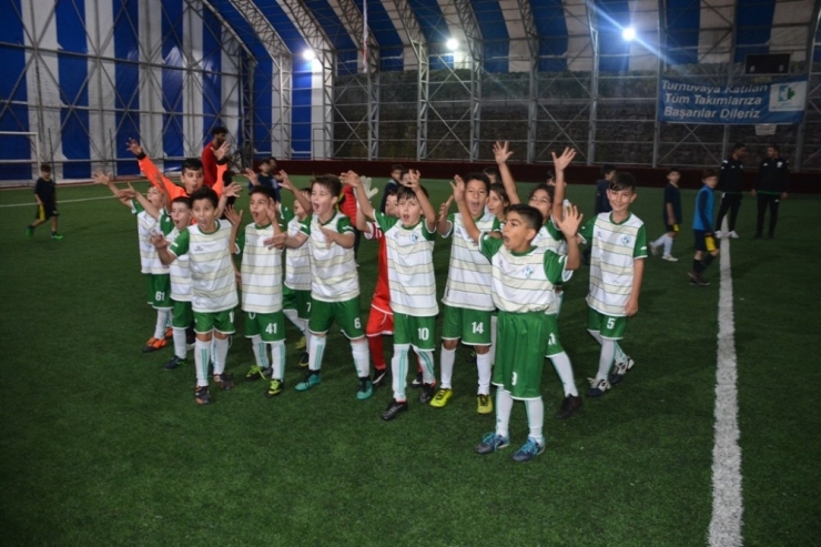 Cumhuriyet Kupasında Dostluk Kazandı