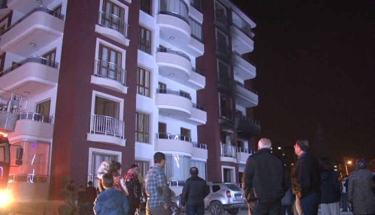 Apartmanda Yangın Paniği: 10 Kişi Hastanelik Oldu