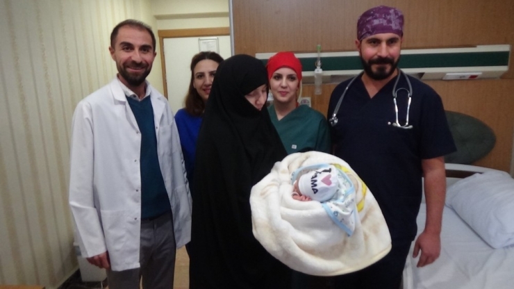 Muş’ta İlk Defa Kafatası Açıklığı Ameliyatı Yapıldı