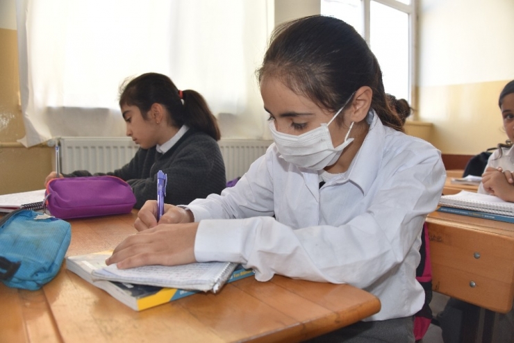 12 Yaşındaki Birgül Kanseri Yenerse Polis Olacak