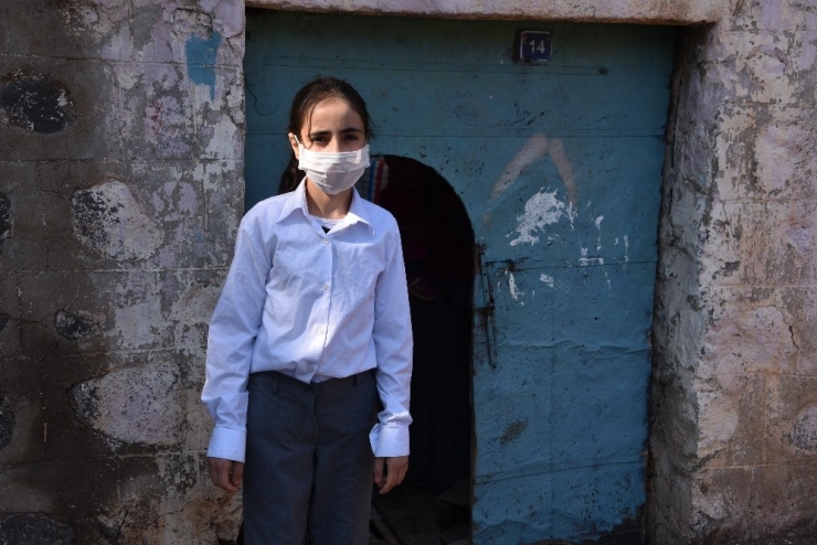 12 Yaşındaki Birgül Kanseri Yenerse Polis Olacak