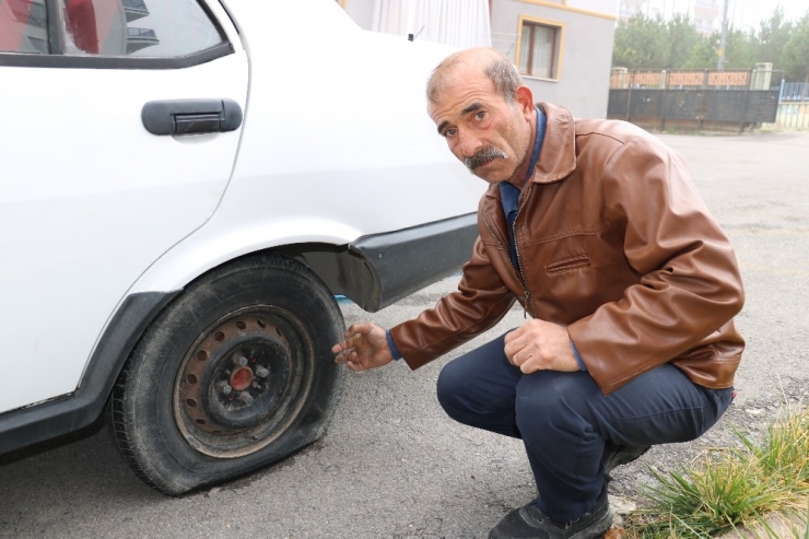 İşe Gitmek İçin Arabasının Başına Geldiğinde Şok Yaşadı