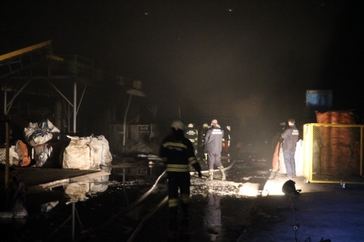 Sivas’ta Geri Dönüşüm Fabrikasında Korkutan Yangın