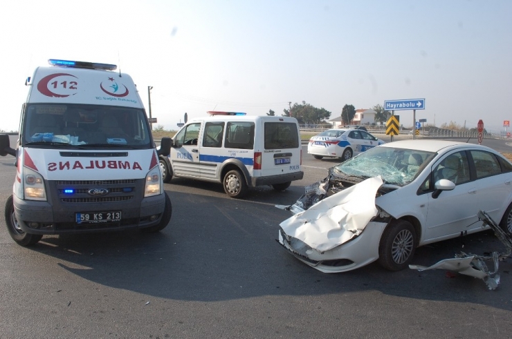 Kamyonla Çarpışan Otomobil Hurdaya Döndü