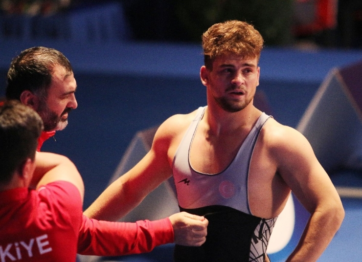 U23 Dünya Güreş Şampiyonası’nda Osman Göçen’den Bronz Madalya