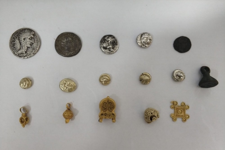 İzmir’de Alışveriş Merkezinin Otoparkında Tarihi Eser Operasyonu