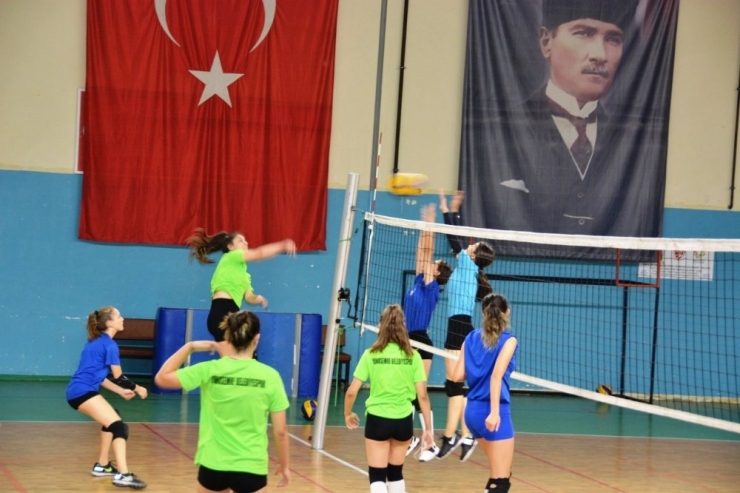 Yunusemreli Filenin Sultanları Lige ’Merhaba’ Diyecek