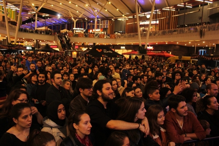 ‘Kahve Burda Fest’, Bülent Ortaçgil Konseri İle Coşturdu