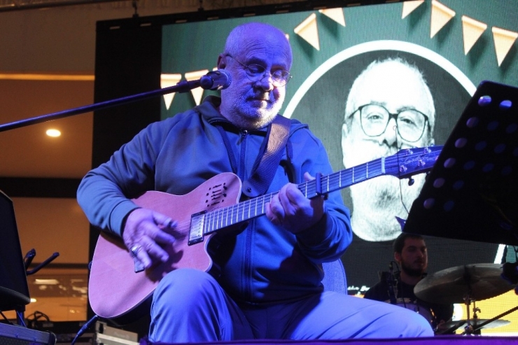 ‘Kahve Burda Fest’, Bülent Ortaçgil Konseri İle Coşturdu