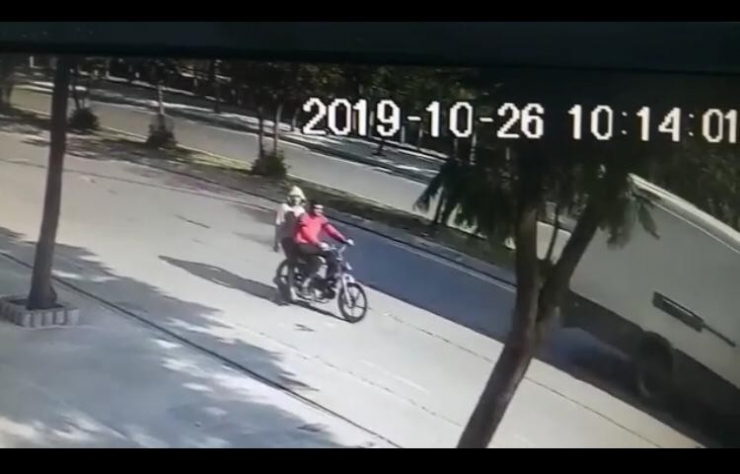 Para İsteyip Kapkaç Yaptılar