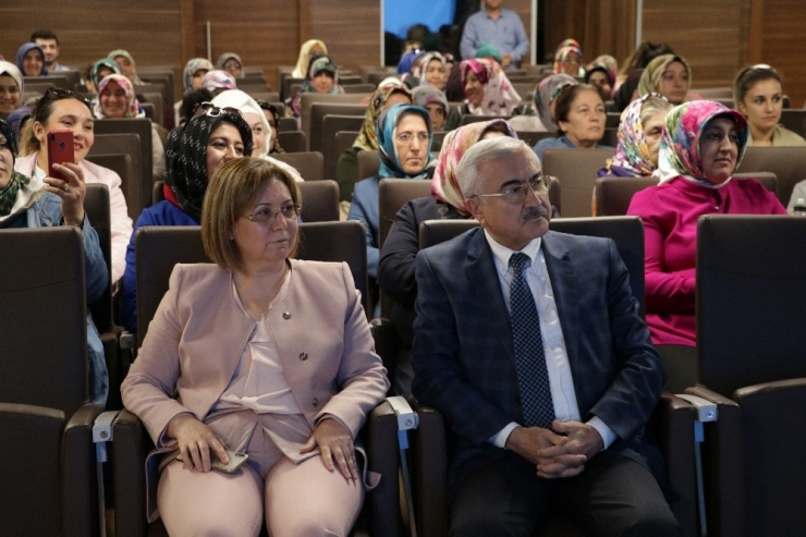 Akedaş Kadınlara Elektrik Tasarrufunu Anlattı