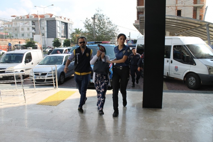 Alanya’da 2 Kadın Hırsızlık Şüphelisine Suçüstü