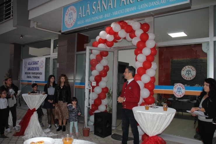 Resim Yarışmasında Ödüller Sahiplerini Buldu