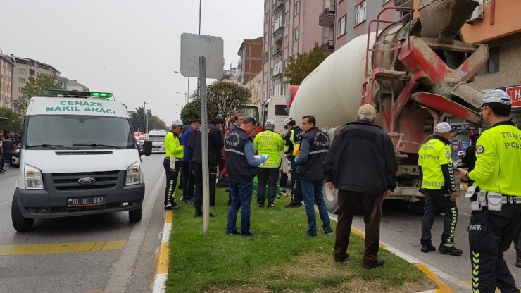 Yaşlı Çifti Kaza Ayırdı