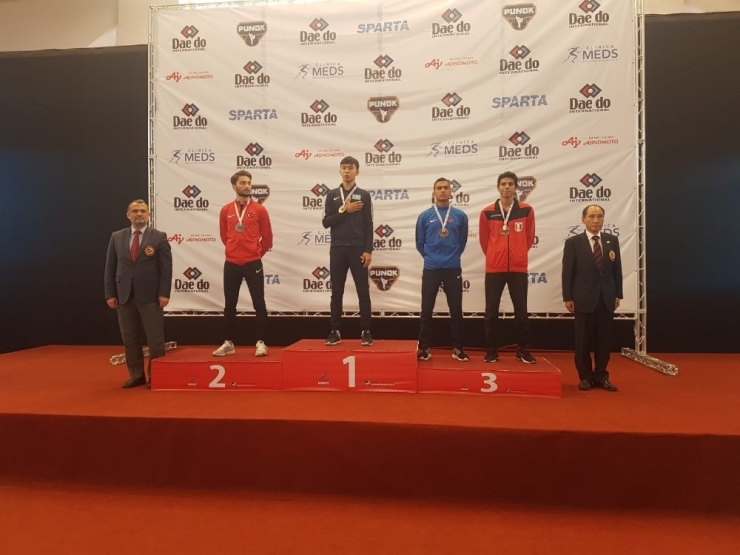 Kağıtsporlu Karateciler 2 Gümüş Madalya Kazandı