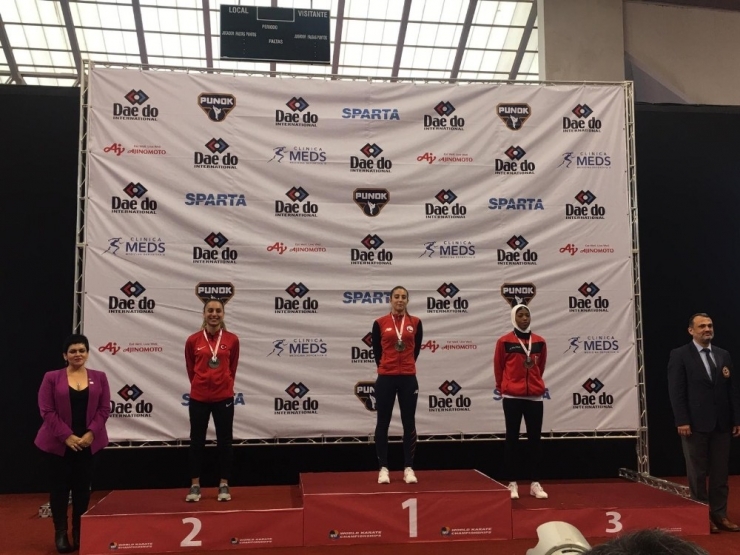 Kağıtsporlu Karateciler 2 Gümüş Madalya Kazandı