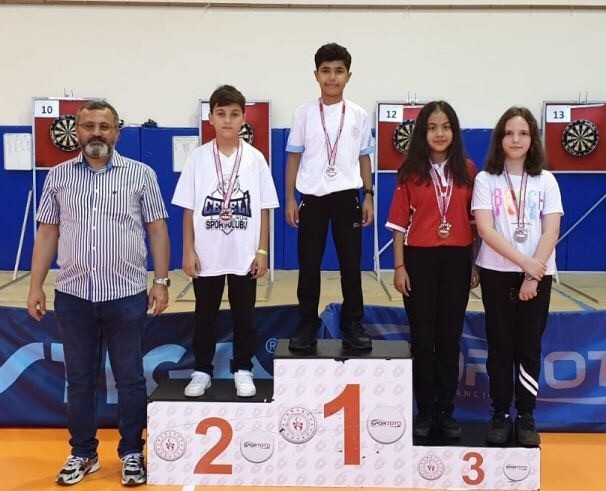 Dart Şampiyonası’nda İlçenin Gururu Oldular