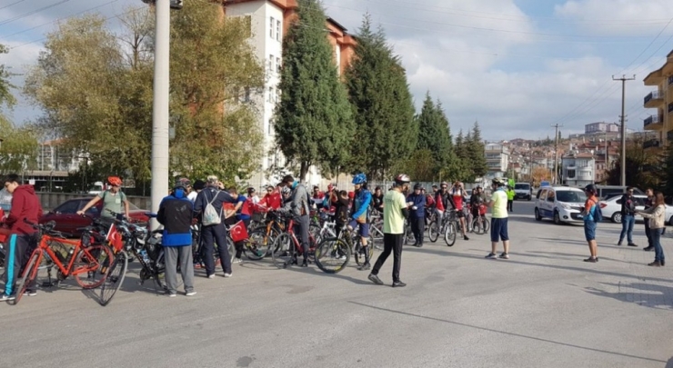 Dpü Tavşanlı Uygulamalı Bilimler Fakültesinde Bisiklet Turu Etkinliği