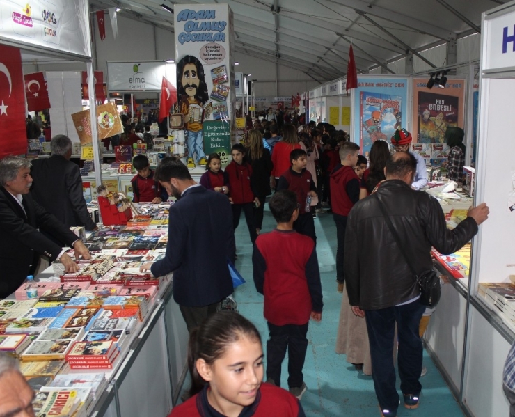 Elazığ’da Kitap Fuarına Yoğun İlgi Devam Ediyor