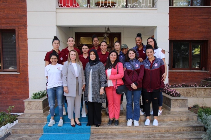 Elazığ’ın Basketbol Takımını, Berihan Kaldırım Ağırladı