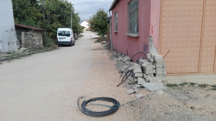 Yer Altına Döşenen Elektrik Kablolarını Çaldılar