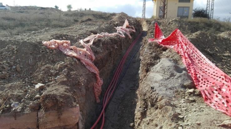 Yer Altına Döşenen Elektrik Kablolarını Çaldılar