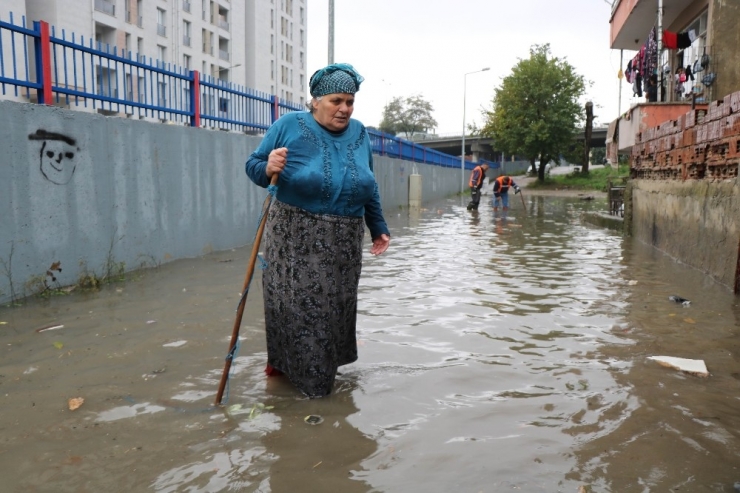 Samsun’da Sağanak Yağış 5 Evi Kullanılamaz Hale Getirdi
